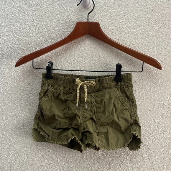 Girls Hudson Shorts Green Color Elastic Waist Drawstring Size Medium Raw Hem - Picture 1 of 4